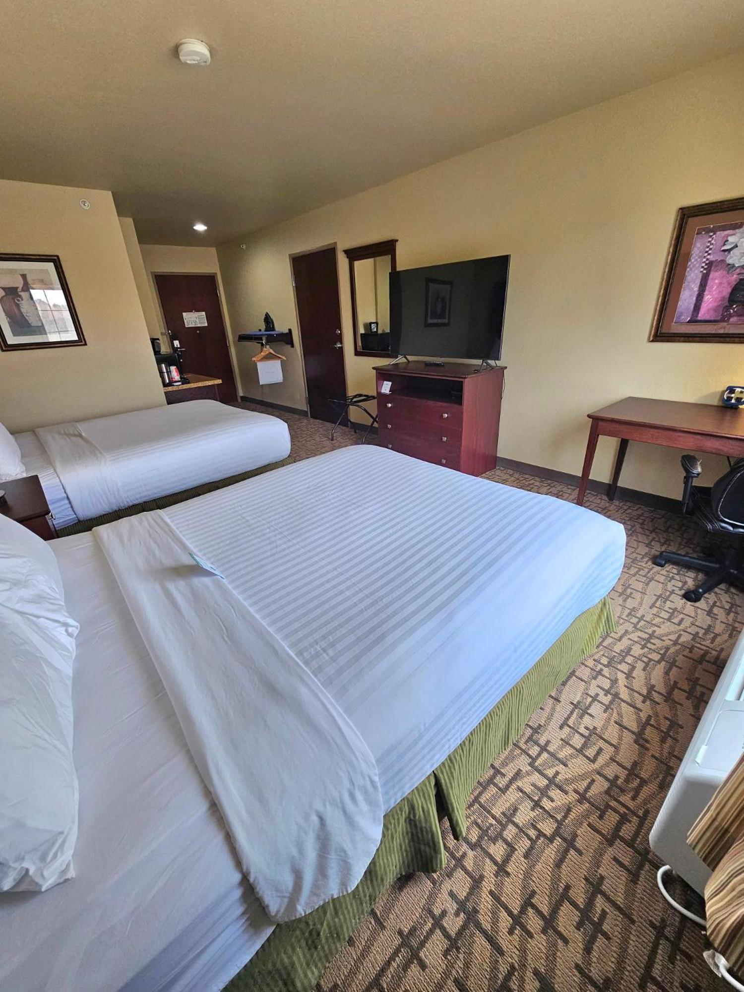Cobblestone Inn & Suites - Clintonville מראה חיצוני תמונה